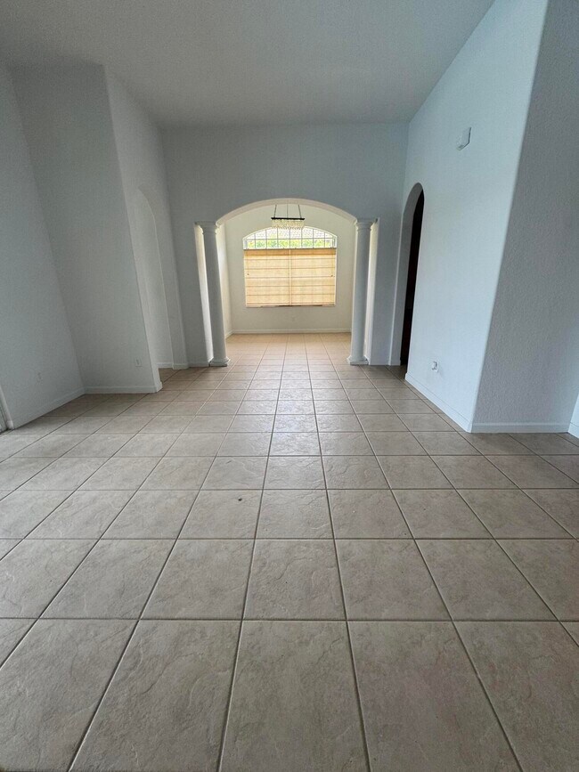Building Photo - 3410 SW 195th Ave