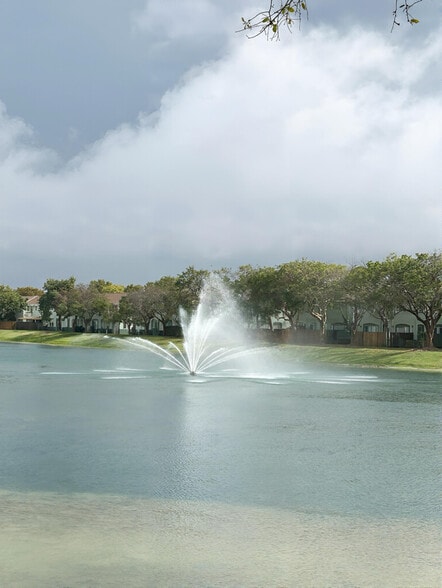 Building Photo - 2637 SE 16th Ter