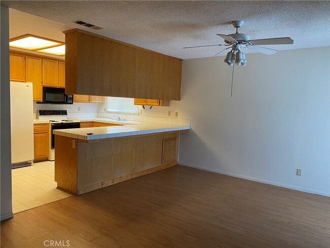 Building Photo - 1056 Sombra Way
