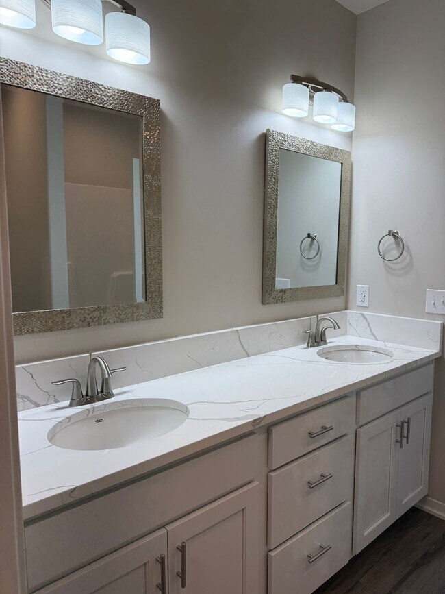 Building Photo - Brand New 2 bed/2.5 bath ranch townhome