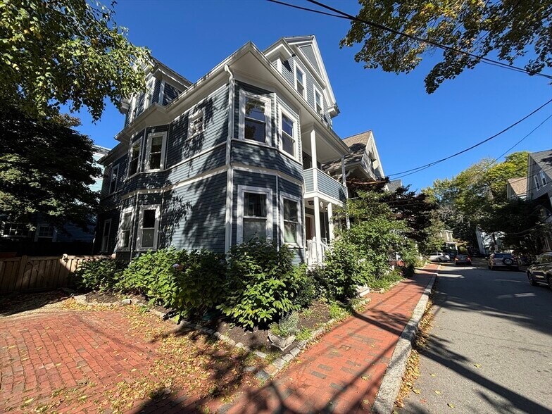 Building Photo - 11 Traymore St