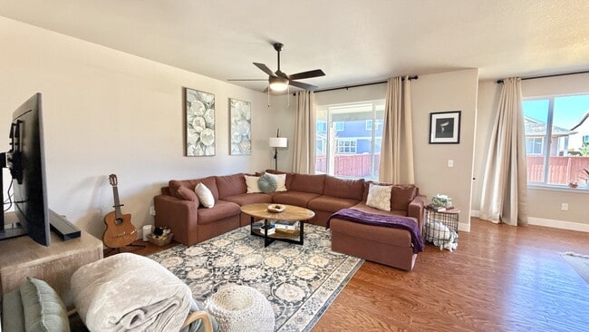 Building Photo - 409 Luminous Dr