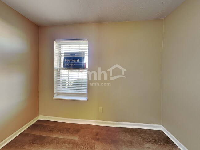 Building Photo - 1903 E Maple Park Dr