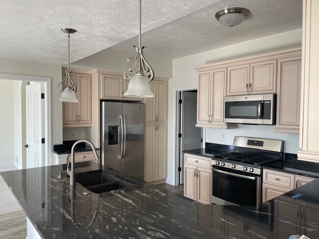 Building Photo - 228 Adams Pointe Blvd