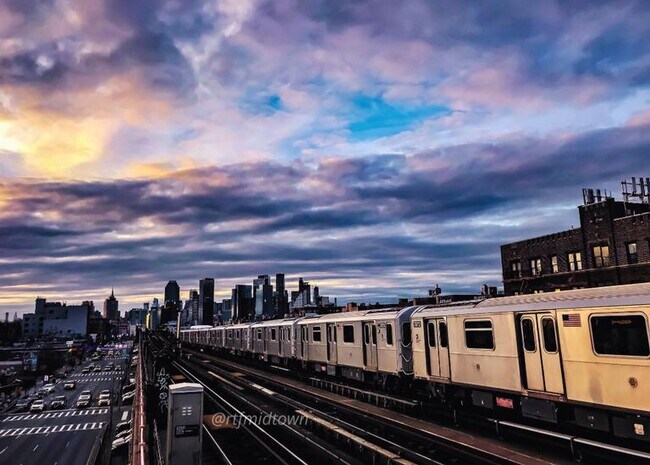 Building Photo - Lovely 2 Bed 2 Bath Gardens House w Terrace