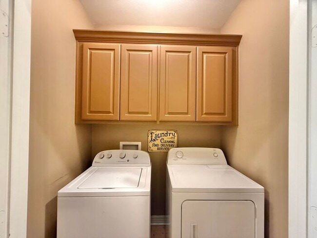 Building Photo - 4 Bedroom 3.5 Bath Duplex in East Tyler!