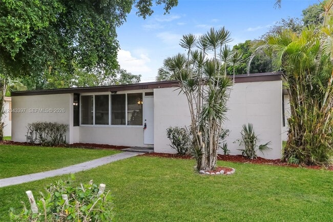 Building Photo - 11823 Dahlia Dr