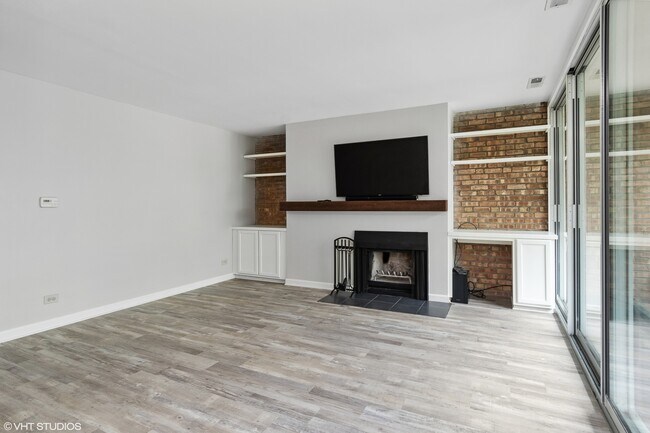 Building Photo - 1601 Fairway Dr