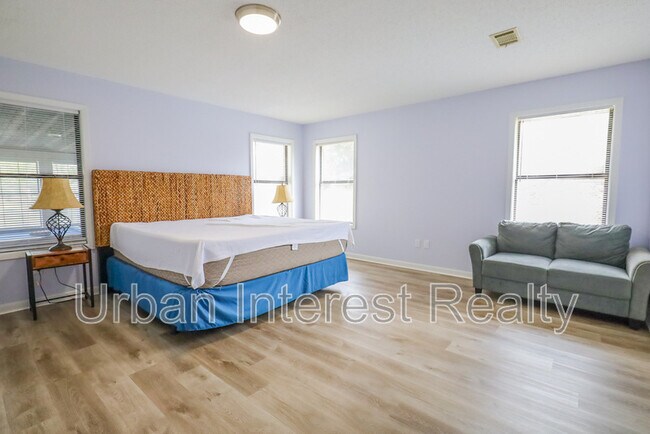 Building Photo - 424 Beach Dr