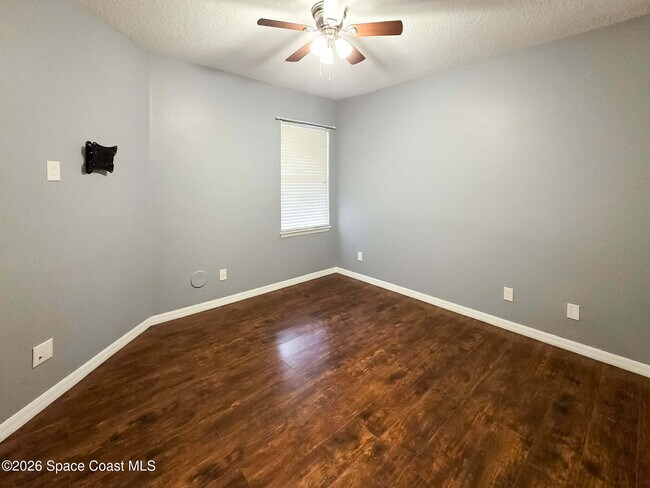 Building Photo - 1015 Venetian Dr