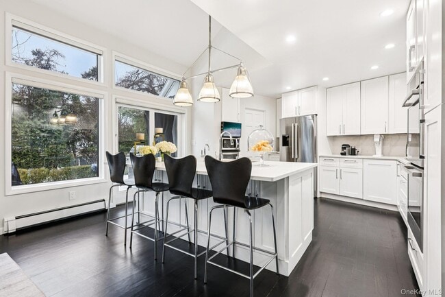 Building Photo - 6 Carol Ln