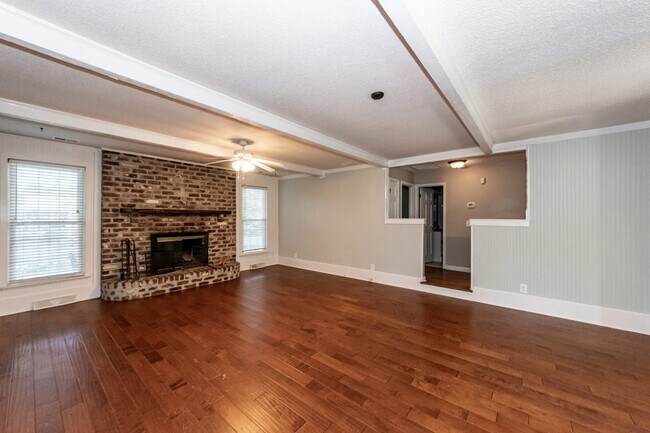 Building Photo - 765 Leafwood Rd