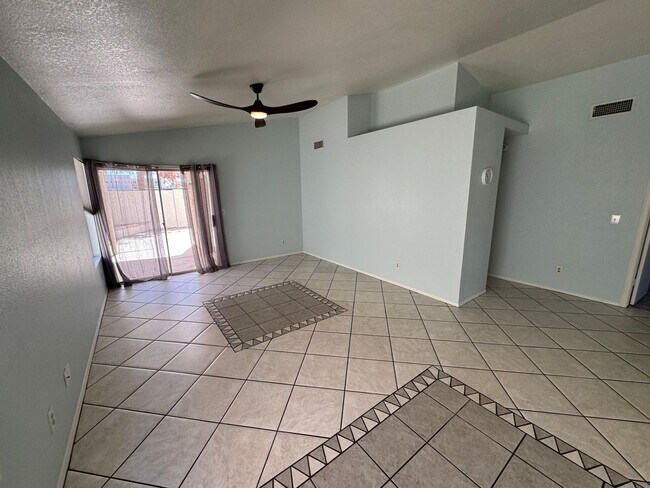 Building Photo - 1119 N Carriage Ln