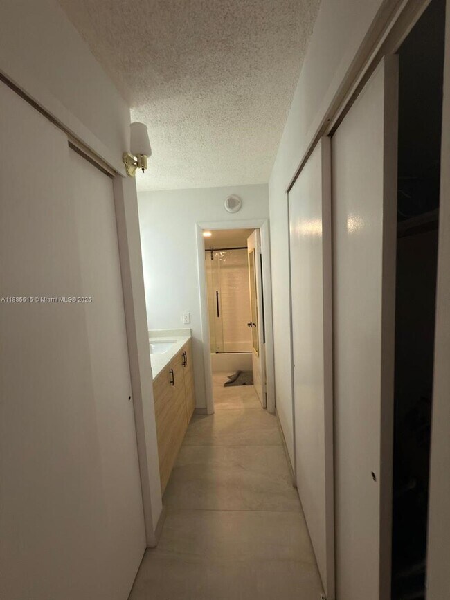 Building Photo - 3113 S Ocean Dr