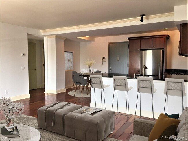 Building Photo - 1 S Astor St