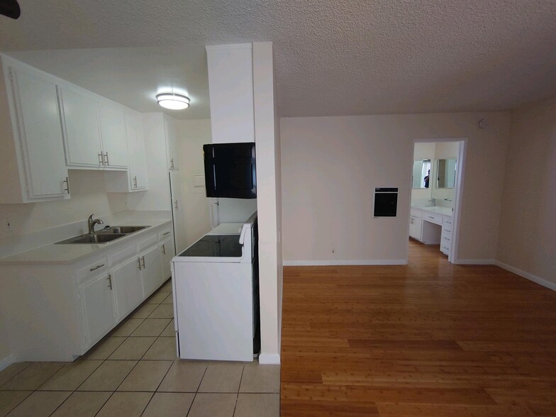 Building Photo - 2635 5th St