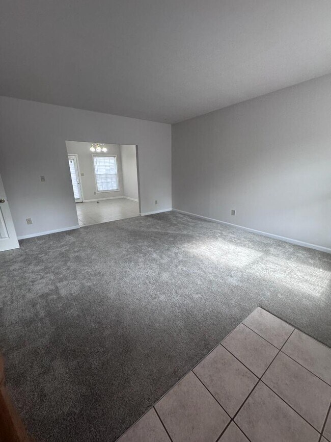 Building Photo - 3711 Lochdale Terrace