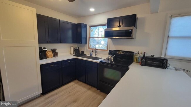Building Photo - 33179 Woodland Ct S