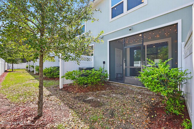 Building Photo - 417 Running Wds St