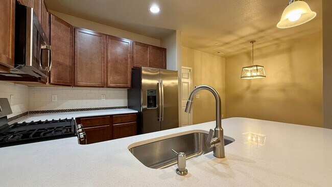 Building Photo - Modern Townhome with Mountain Views in Claremont Ranch