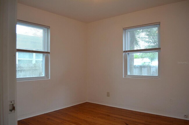 Building Photo - 1401 34th Ave N