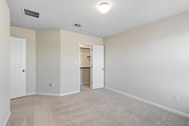 Building Photo - 200 Driftwood Ln