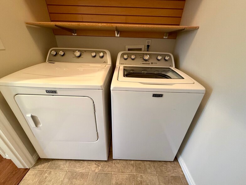 Building Photo - 7106 S Brittany Town Dr