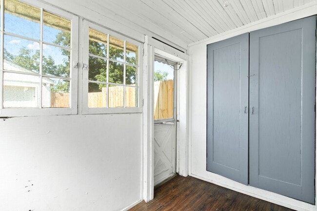 Building Photo - ? Charming Home in the Heart of Newark! ?