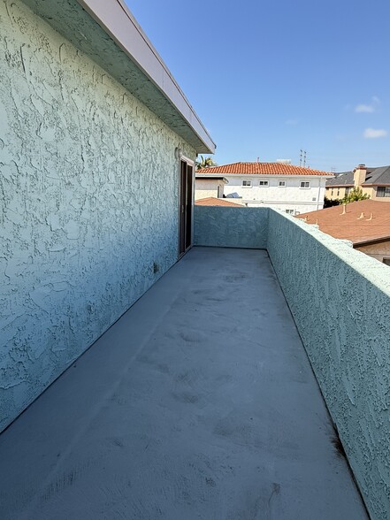 MBRT deck 6 x 27' - 718 N Guadalupe Ave