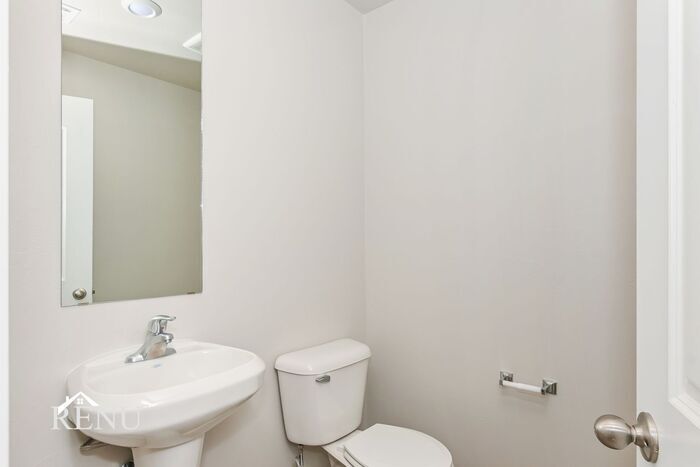 Building Photo - 1613 Maroon Dr