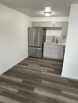 Building Photo - 826 W Mansfield Ave