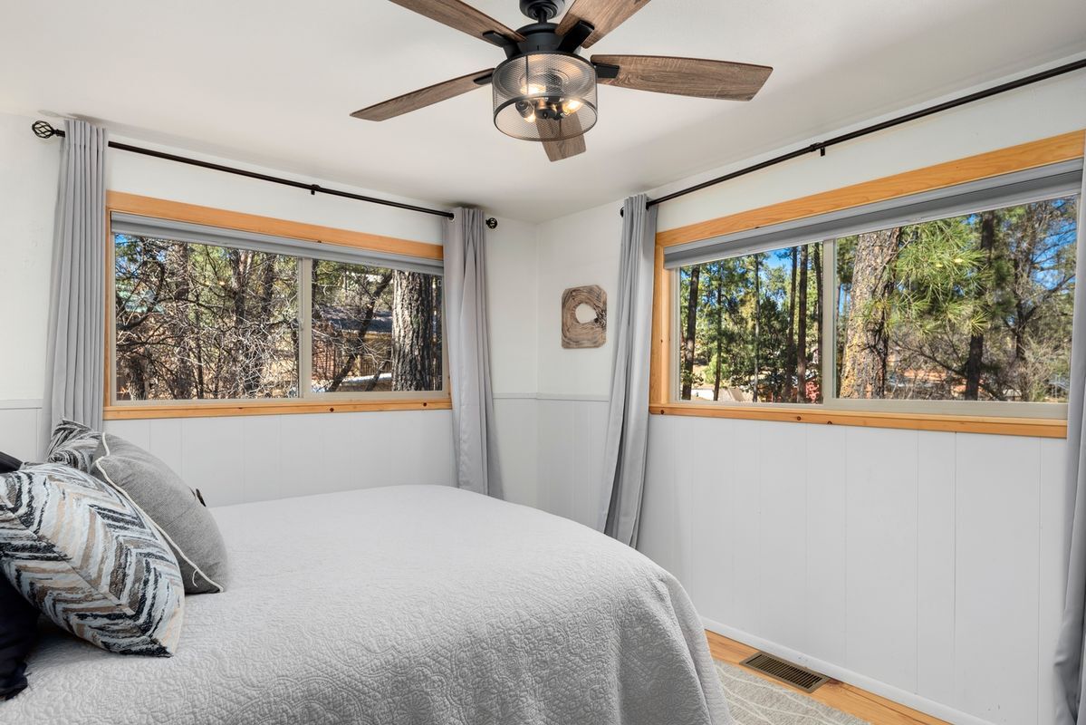 Building Photo - 402 4th St