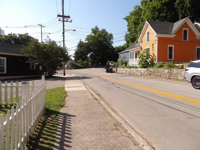 Building Photo - 604 Taylor Ave