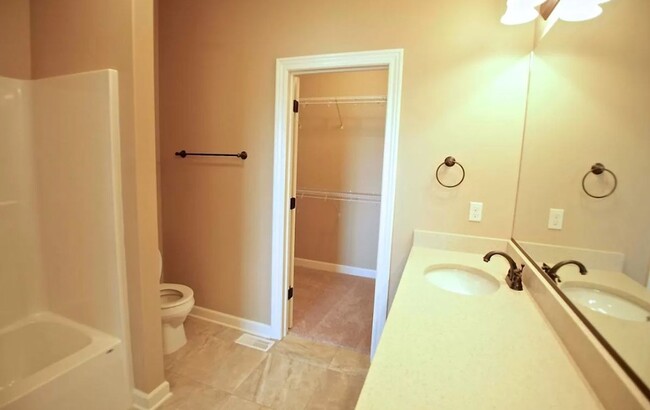 Building Photo - Centennial Pointe West