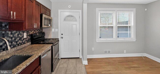 Building Photo - 8303 Ridgely Oak Rd