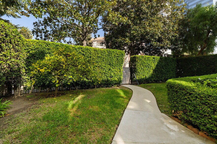 Building Photo - 1169 Amherst Ave