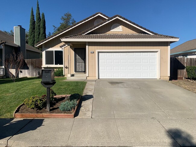 Building Photo - Beautifully Maintained Fairfield Home is A...