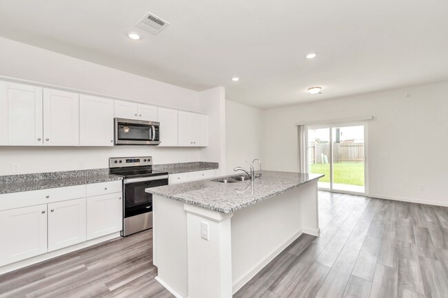 Building Photo - 7810 Hightree Dr