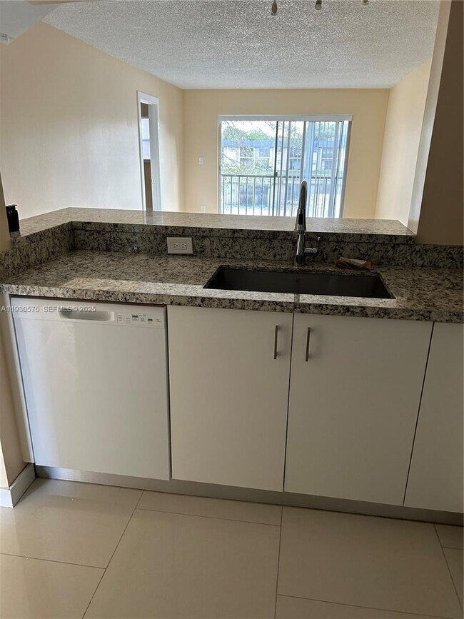 Building Photo - 7910 N Colony Cir