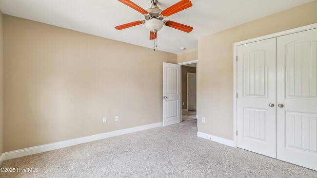 Building Photo - 110 Queens Cove Way
