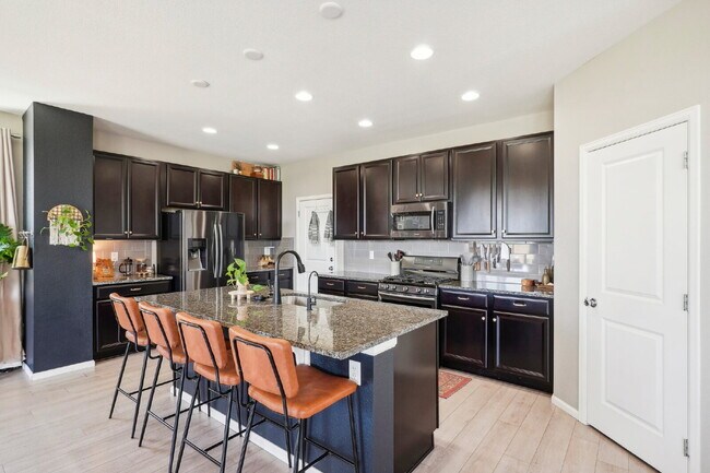 Building Photo - "Spacious 4-Bedroom Retreat with 2.5 Baths in Reunion!"