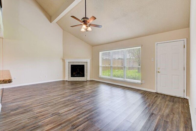 Building Photo - 2107 Collingsfield Dr