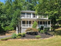 Building Photo - 105 Oakwood Dr