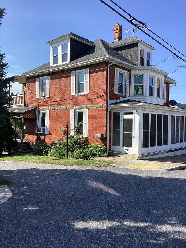 Building Photo - 408-410 Fairview Avenue