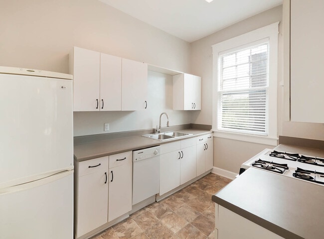 Kitchen - Milburn Apartments