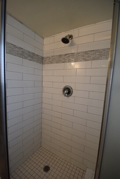 Building Photo - 5939 Cedros Ave