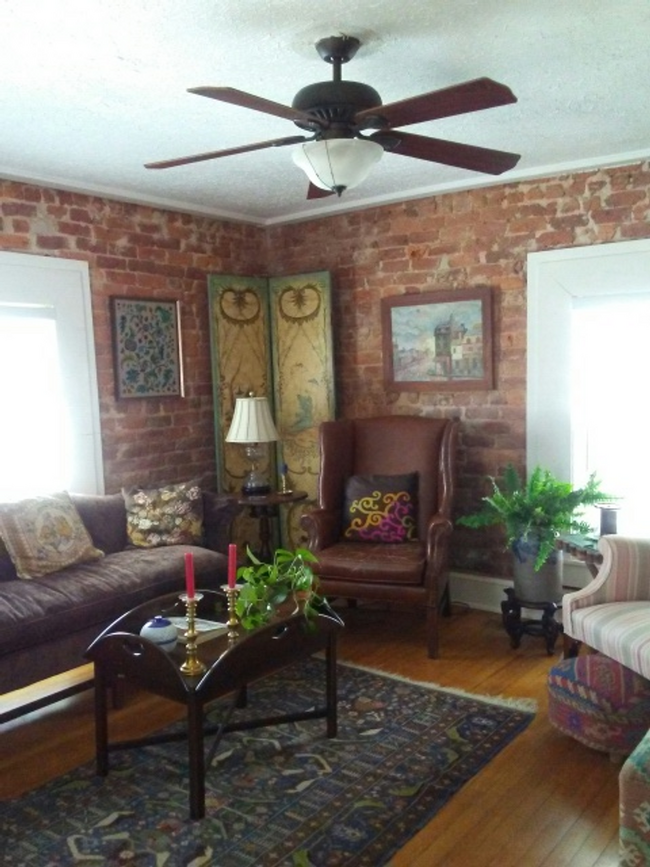Building Photo - Fully Furnished First Floor Apartment