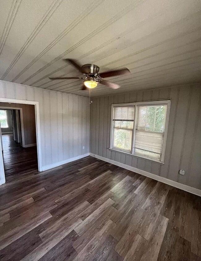 Building Photo - 220 College Park Cir