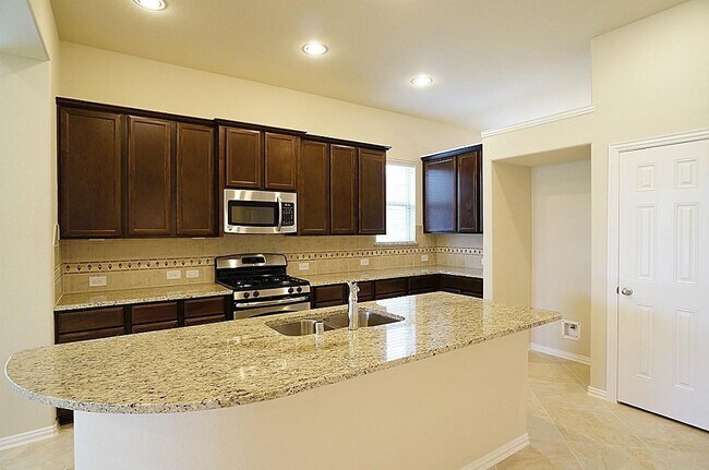 Building Photo - 29015 Davenport Dr