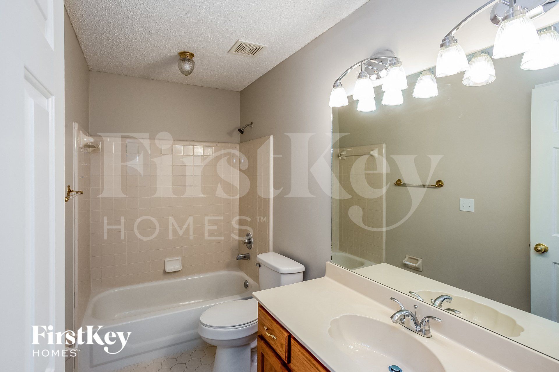 Building Photo - 2048 Bohemia Cove